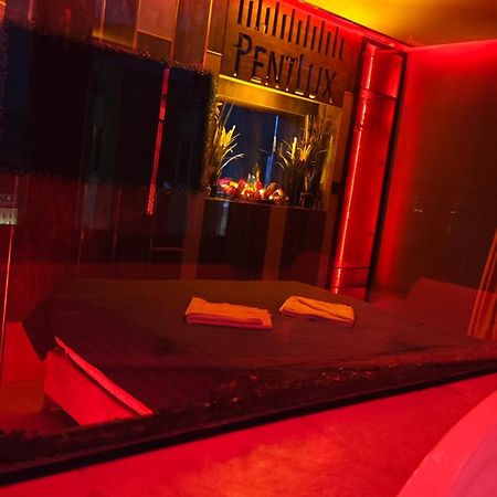 Smart Luxury Penthouse Suites - Private Sauna, Hot-Tub, Home Cinema At The Best Location In Skopje Exterior photo