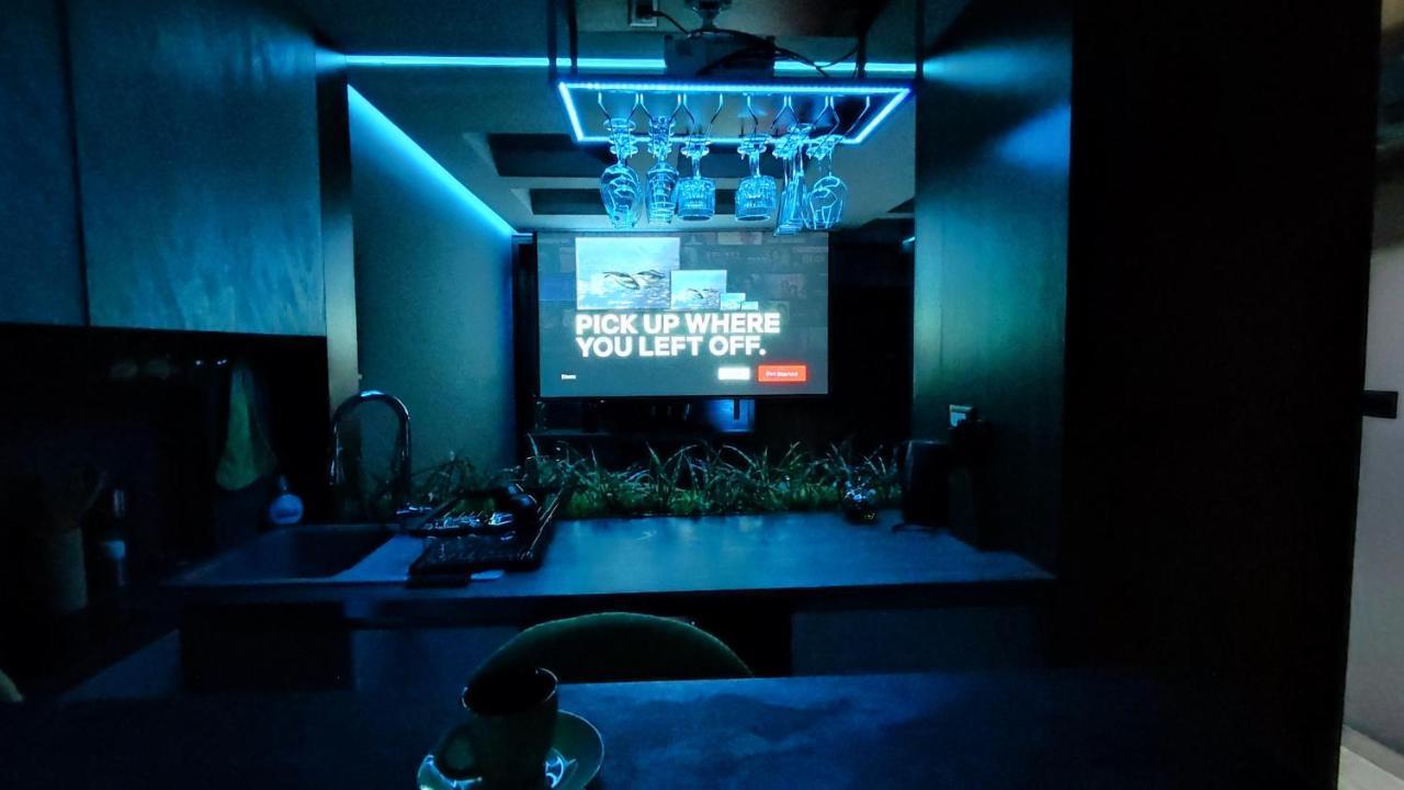 Smart Luxury Penthouse Suites - Private Sauna, Hot-Tub, Home Cinema At The Best Location In Skopje Exterior photo