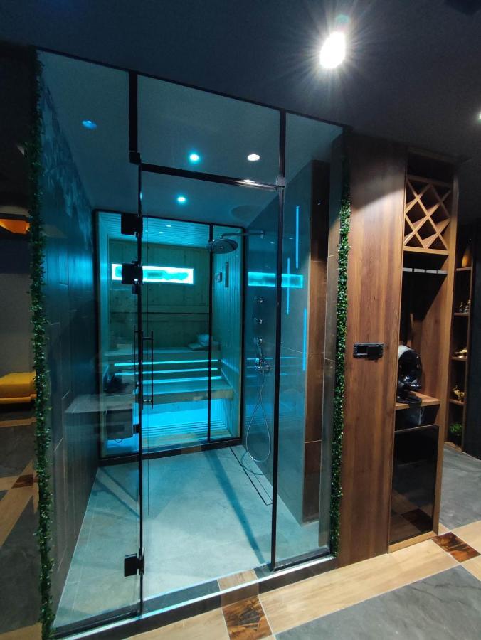 Smart Luxury Penthouse Suites - Private Sauna, Hot-Tub, Home Cinema At The Best Location In Skopje Exterior photo