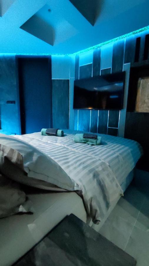 Smart Luxury Penthouse Suites - Private Sauna, Hot-Tub, Home Cinema At The Best Location In Skopje Exterior photo
