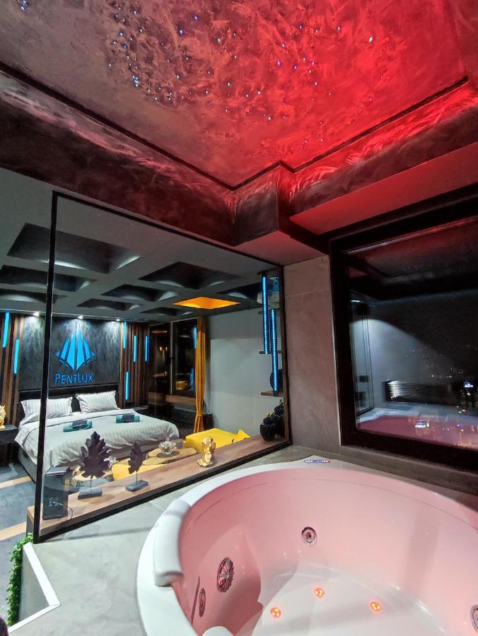 Smart Luxury Penthouse Suites - Private Sauna, Hot-Tub, Home Cinema At The Best Location In Skopje Exterior photo