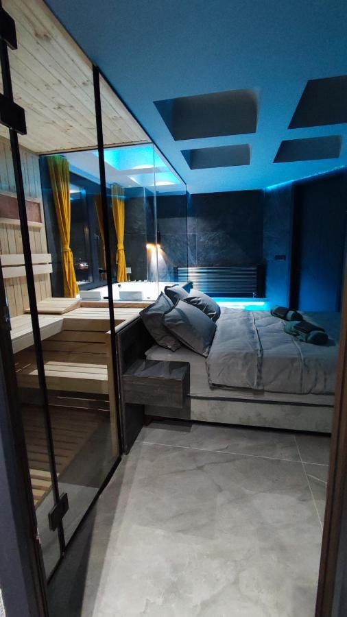 Smart Luxury Penthouse Suites - Private Sauna, Hot-Tub, Home Cinema At The Best Location In Skopje Exterior photo