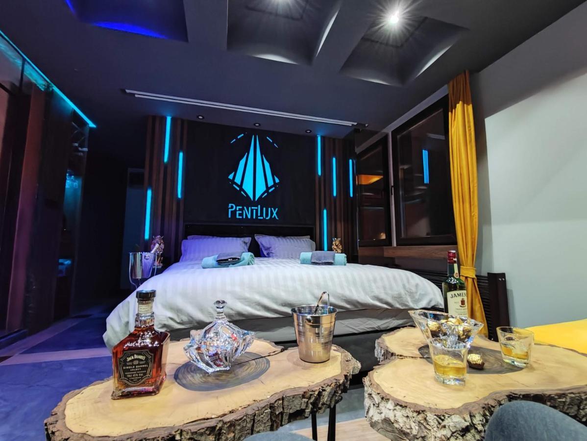 Smart Luxury Penthouse Suites - Private Sauna, Hot-Tub, Home Cinema At The Best Location In Skopje Exterior photo