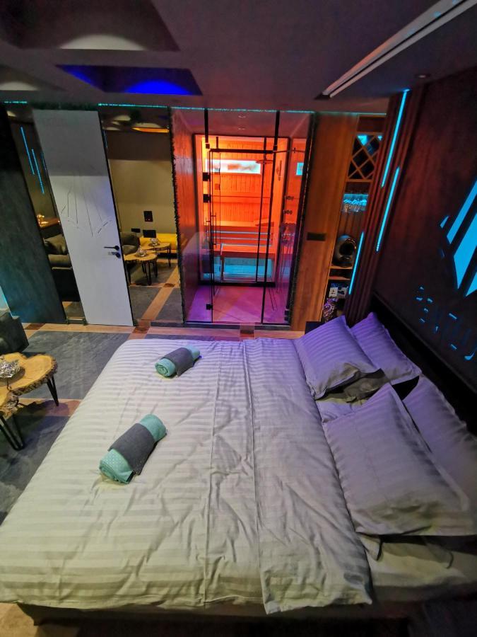 Smart Luxury Penthouse Suites - Private Sauna, Hot-Tub, Home Cinema At The Best Location In Skopje Exterior photo