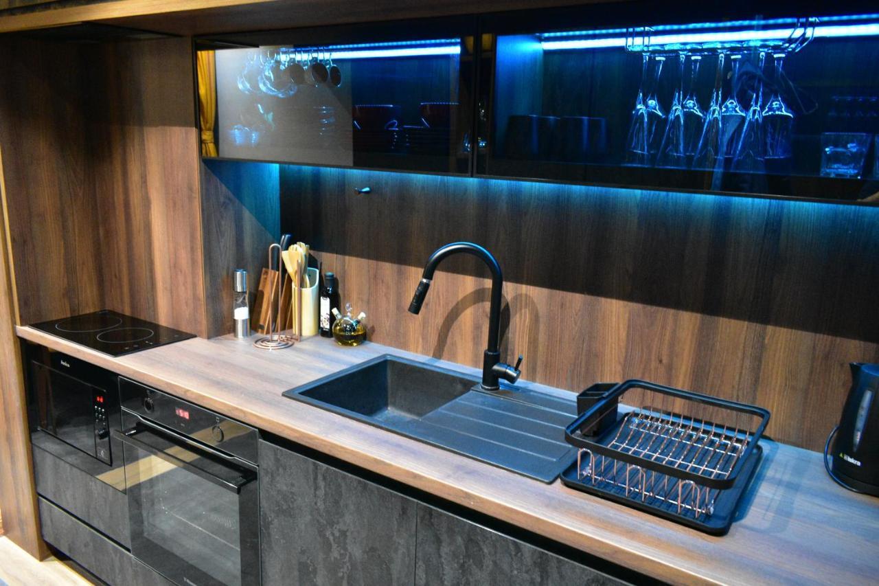 Smart Luxury Penthouse Suites - Private Sauna, Hot-Tub, Home Cinema At The Best Location In Skopje Exterior photo