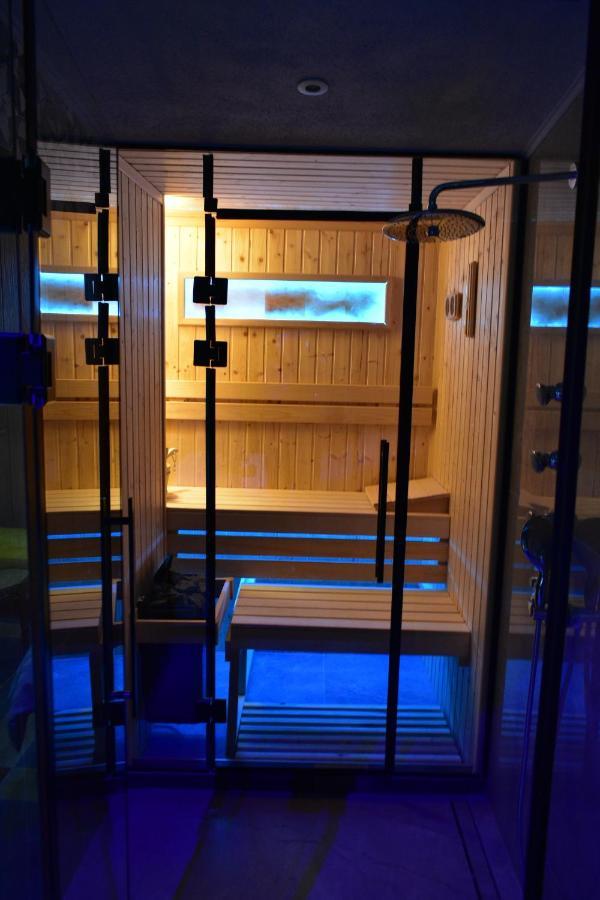 Smart Luxury Penthouse Suites - Private Sauna, Hot-Tub, Home Cinema At The Best Location In Skopje Exterior photo