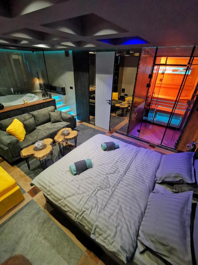 Smart Luxury Penthouse Suites - Private Sauna, Hot-Tub, Home Cinema At The Best Location In Skopje Exterior photo