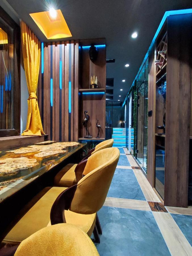 Smart Luxury Penthouse Suites - Private Sauna, Hot-Tub, Home Cinema At The Best Location In Skopje Exterior photo