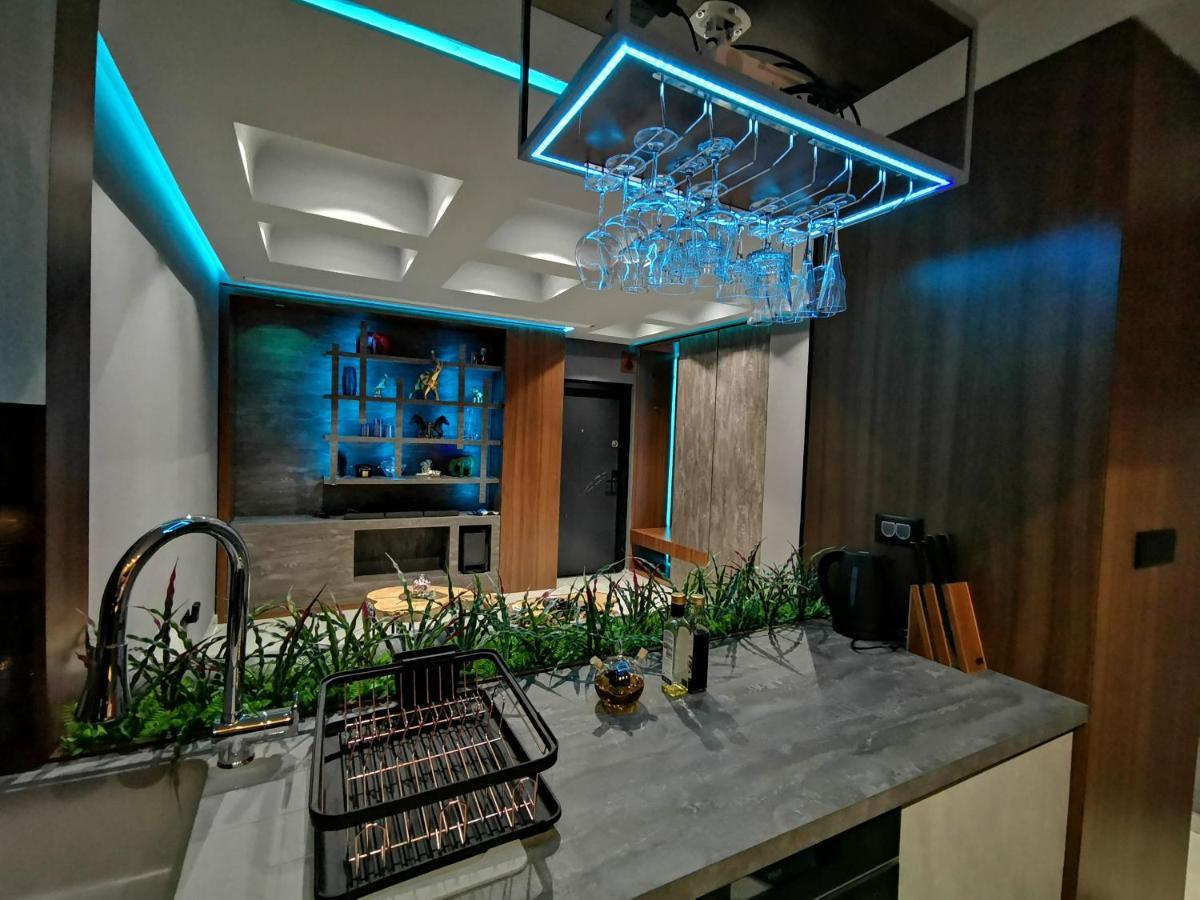 Smart Luxury Penthouse Suites - Private Sauna, Hot-Tub, Home Cinema At The Best Location In Skopje Exterior photo