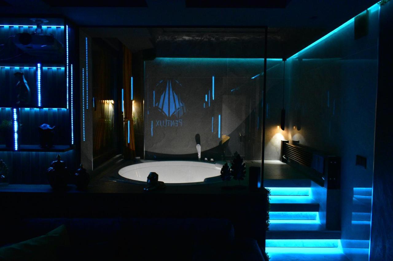 Smart Luxury Penthouse Suites - Private Sauna, Hot-Tub, Home Cinema At The Best Location In Skopje Exterior photo
