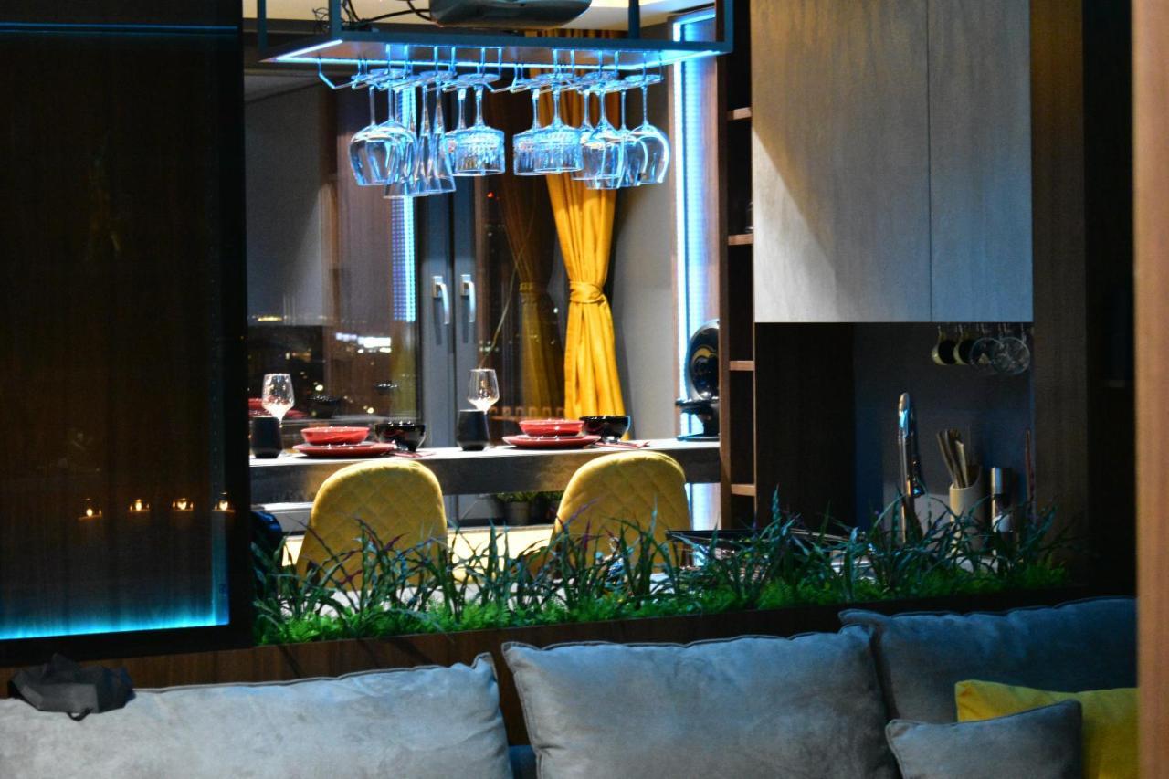 Smart Luxury Penthouse Suites - Private Sauna, Hot-Tub, Home Cinema At The Best Location In Skopje Exterior photo