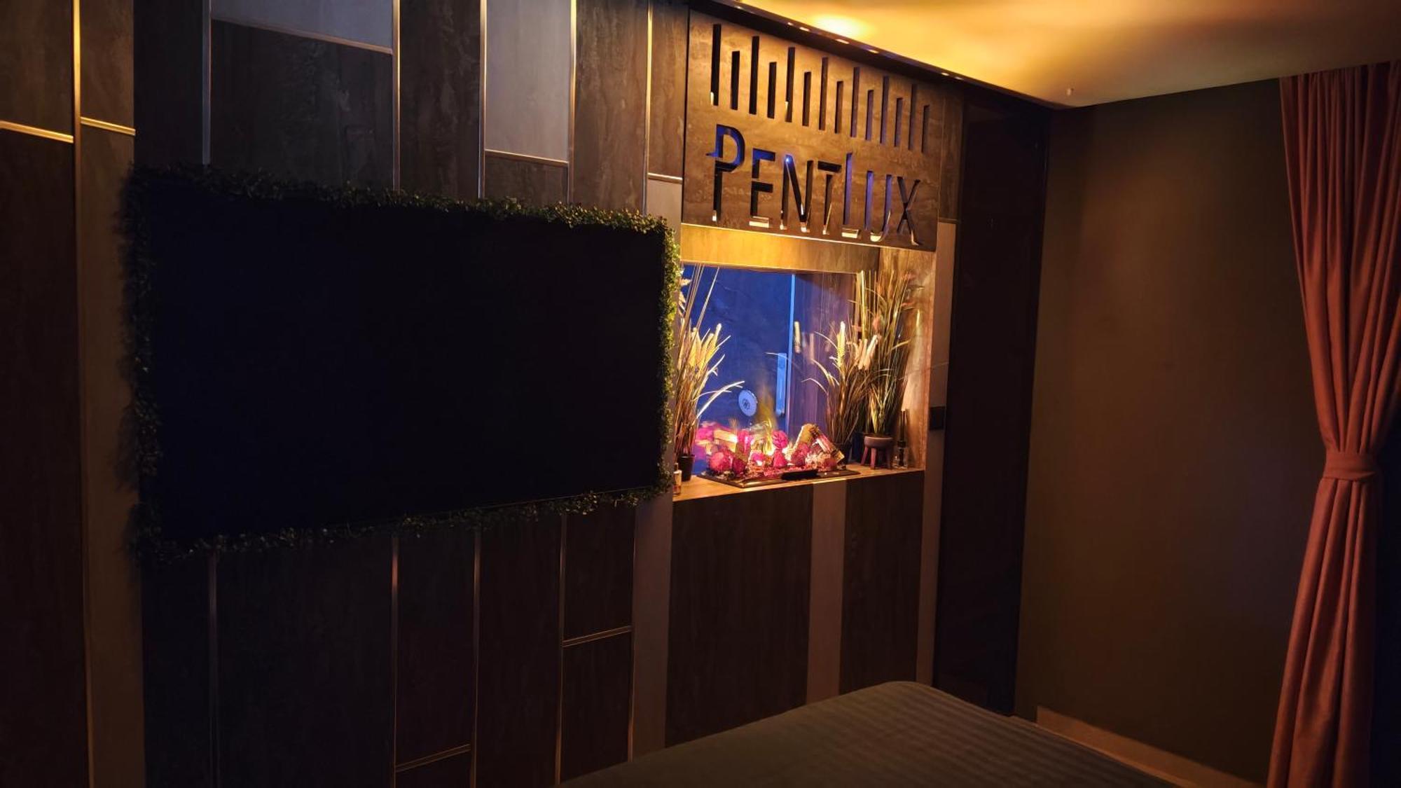Smart Luxury Penthouse Suites - Private Sauna, Hot-Tub, Home Cinema At The Best Location In Skopje Exterior photo