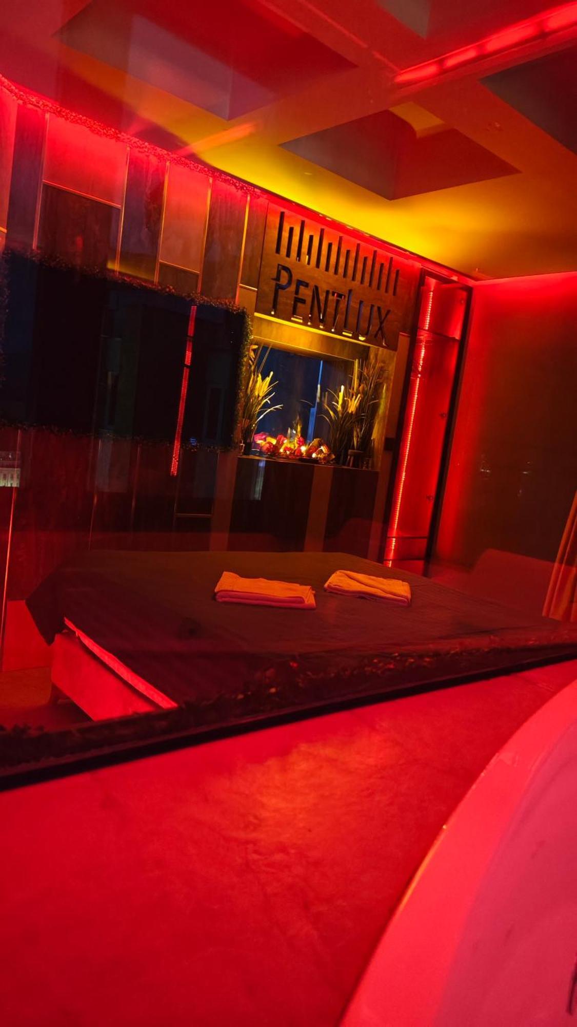 Smart Luxury Penthouse Suites - Private Sauna, Hot-Tub, Home Cinema At The Best Location In Skopje Exterior photo